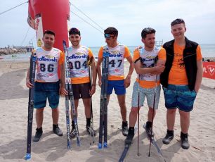 A Laigueglia lo sci di fondo si fa in spiaggia: vince la squadra di Pragelato