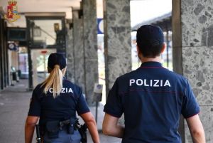 Lavagna, sul treno con le dosi di droga nascoste in bocca: arrestato un 42enne