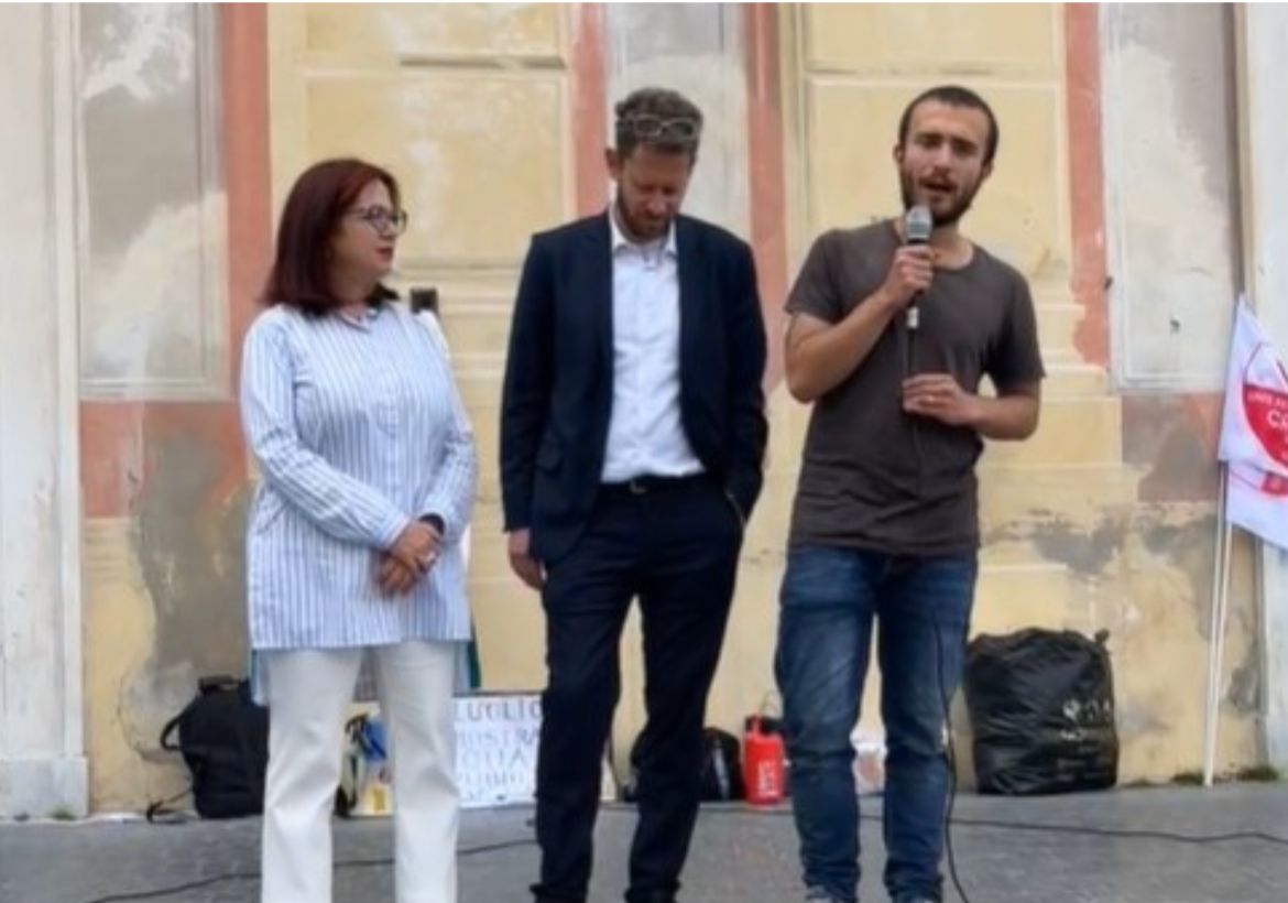 Genova, sostenitori di Crucioli in piazza e poi in corteo: disagi al traffico