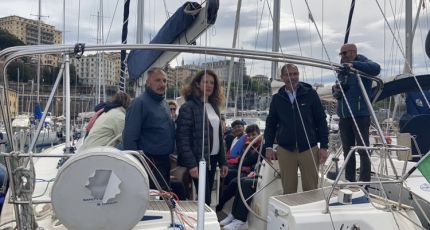 Genova, in barca a vela per combattere il disagio sociale