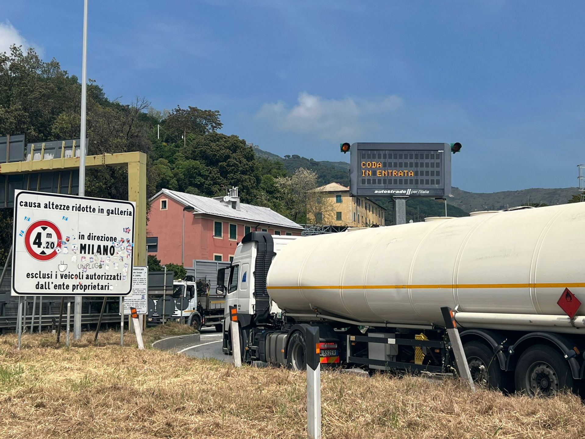 Genova: risolta fuga di gas in Lungobisagno Dalmazia, ma traffico in tilt per un incidente