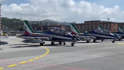 Genova, le prime evoluzioni delle Frecce Tricolori nel cielo della città