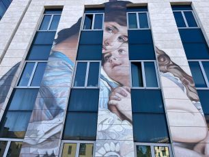 Al via il 'Gaslini Art Project': il primo murales è una riproduzione del pittore Emil Munier