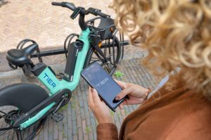TIER amplia la gamma di servizi in sharing a Milano con 1000 bici elettriche