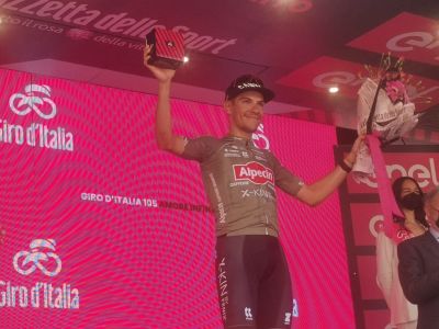 Giro d'Italia a Genova, Stefano Oldani in volata sul traguardo di via XX Settembre