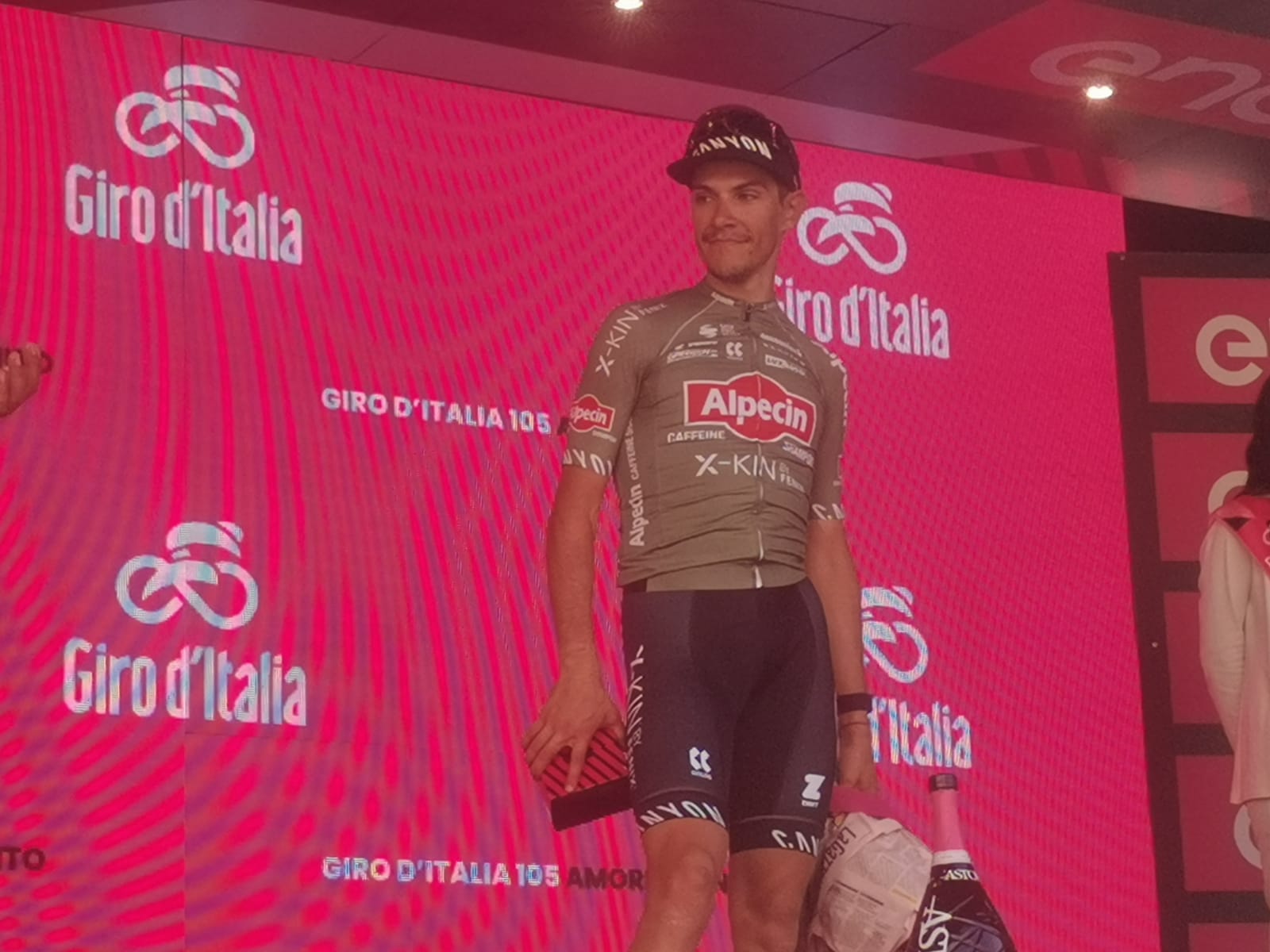 Giro d'Italia a Genova, il vincitore Oldani: "Un'ondata di emozioni più forti del male alle gambe"
