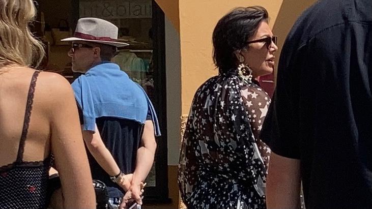 Portofino, shopping per la mamma delle Kardashian. Tanti vip per l'apertura dello store di Dolce e Gabbana