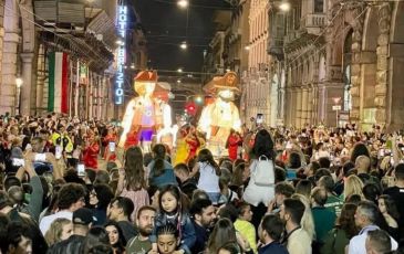 Entierro de la Sardina, quasi centomila persone in piazza. Che festa! 