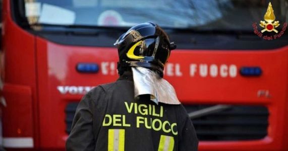 Lavagna, incidente sull'Aurelia: perde il controllo dell'auto e resta incastrato nell'abitacolo