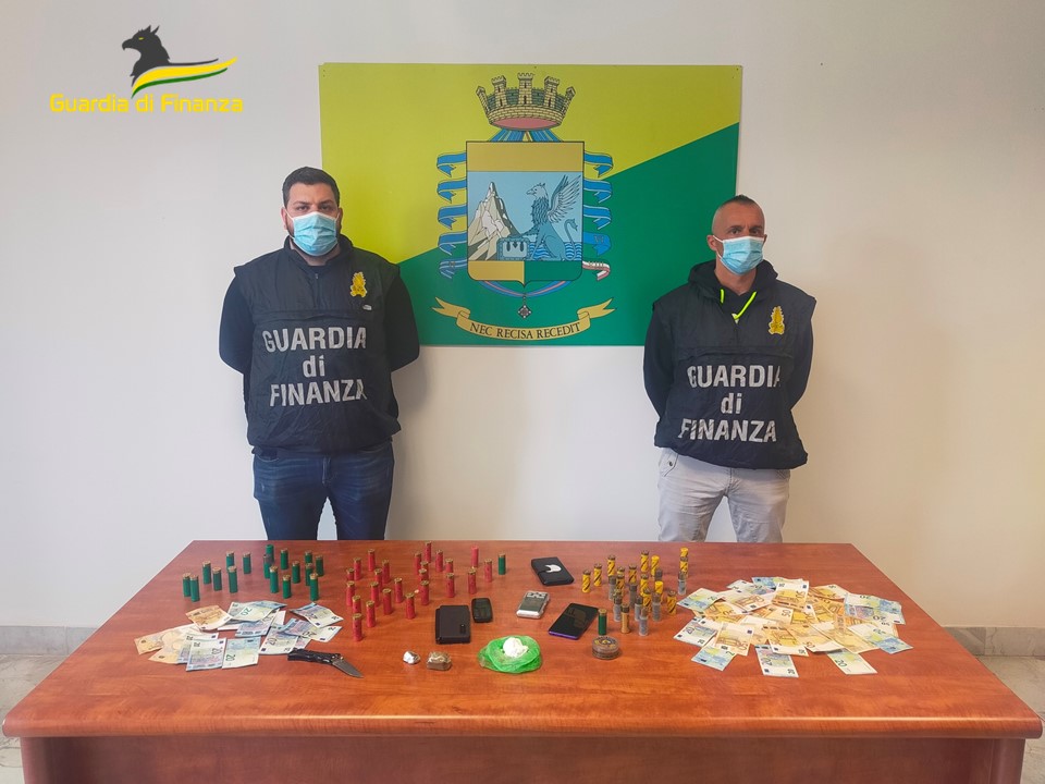 Savona, blitz della Guardia di Finanza: arrestato un italiano di 39 anni in possesso di hashish e cocaina