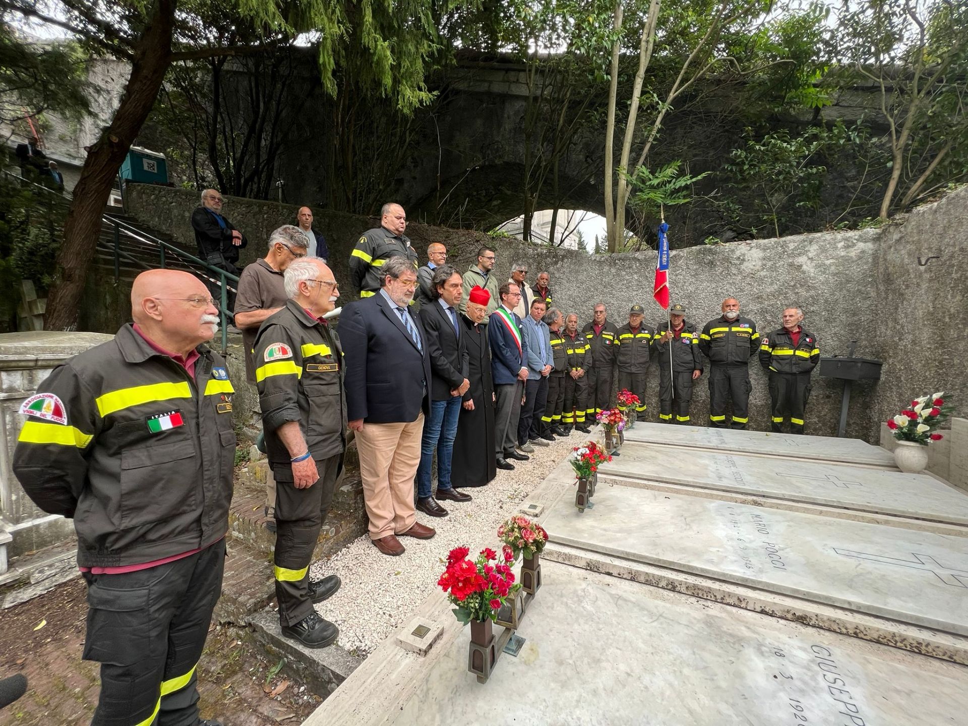 Morirono sul lavoro nel '48, restaurate tombe dei Vigili del fuoco a Staglieno