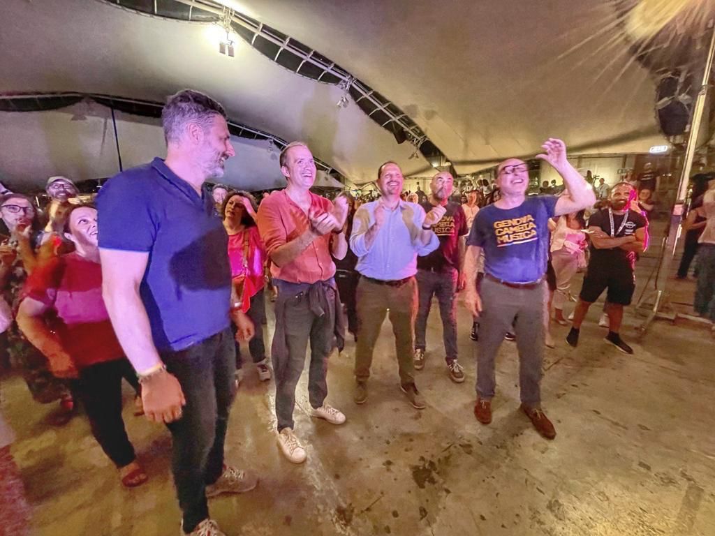 "Genova Cambia Musica", Ariel Dello strologo rilancia il suo slogan cantando e ballando al Porto Antico