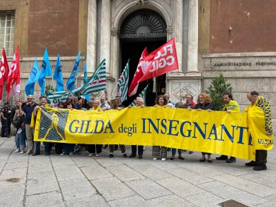 Anche a Genova la scuola scende in piazza contro il Governo: "Decreto vergogna"