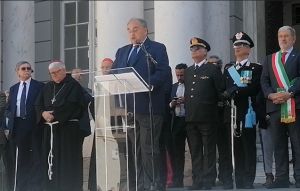 Genova, il prefetto Franceschelli si commuove: "Dobbiamo imparare a usare di più la parola Repubblica"