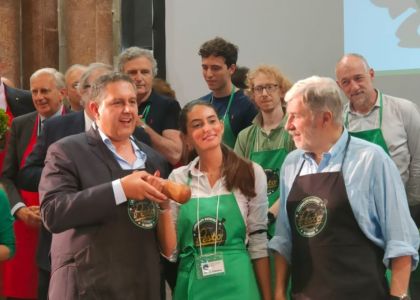 La genovese Camilla Pizzorno vince la IX edizione dei mondiali di pesto al mortaio