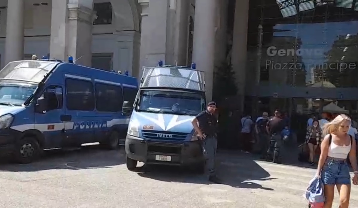 Genova, rapina un uomo puntandogli una lametta alla gola: arrestato 