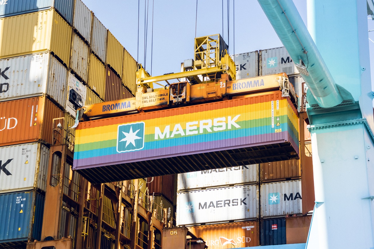 Genova, la Maersk presenta un "Container Arcobaleno" nei giorni del Pride