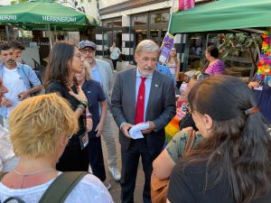 Genova, il sindaco Bucci in visita al Pride Village 