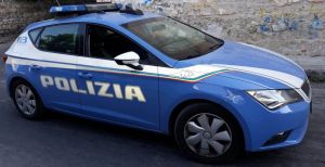 Genova: lei vuole lasciarlo, lui prova a strangolarla in strada. Si erano conosciuti da poco online