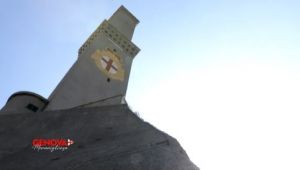 Genova, identificati i due paracadutisti illegali che si sono lanciati dalla Lanterna