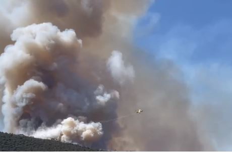 Taggia, vasto incendio in Valle Argentina: al lavoro 3 canadair e l'elicottero, sfollate 3 persone
