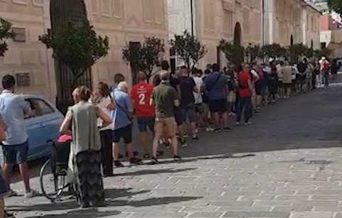 Genoa, scatta la campagna abbonamenti: primo giorno di prelazione, tifosi già in coda