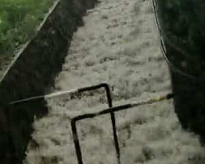 Masone, arriva la pioggia: scroscio torrenziale, scale invase dall'acqua