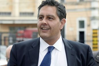 Sentenza Usa sull'aborto, Toti: "La decisione della Corte suprema è un salto nel passato"