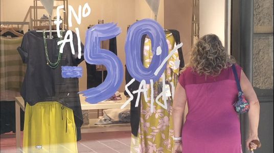 Saldi estivi, al via i primi acquisti: ogni famiglia spenderà circa 200 euro