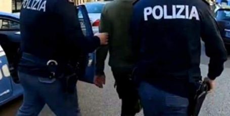Arrestato il pusher che forniva droga alla 'Genova bene': sequestrati 4 kg di cocaina e 105 mila euro
