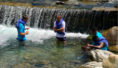 Sampdoria, dopo l'allenamento un tuffo rigenerante nel torrente per i giocatori