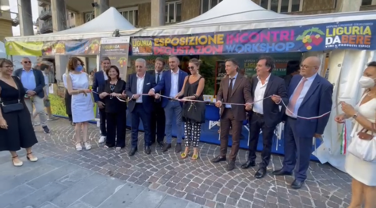 La Spezia, grande successo per "Liguria da bere": oltre 200 vini in assaggio 