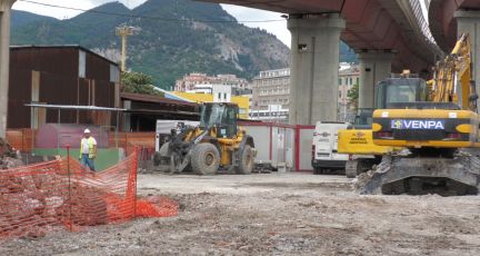 Genova, caldo da bollino rosso: niente stop dei lavori nei cantieri in porto, ma turni riorganizzati