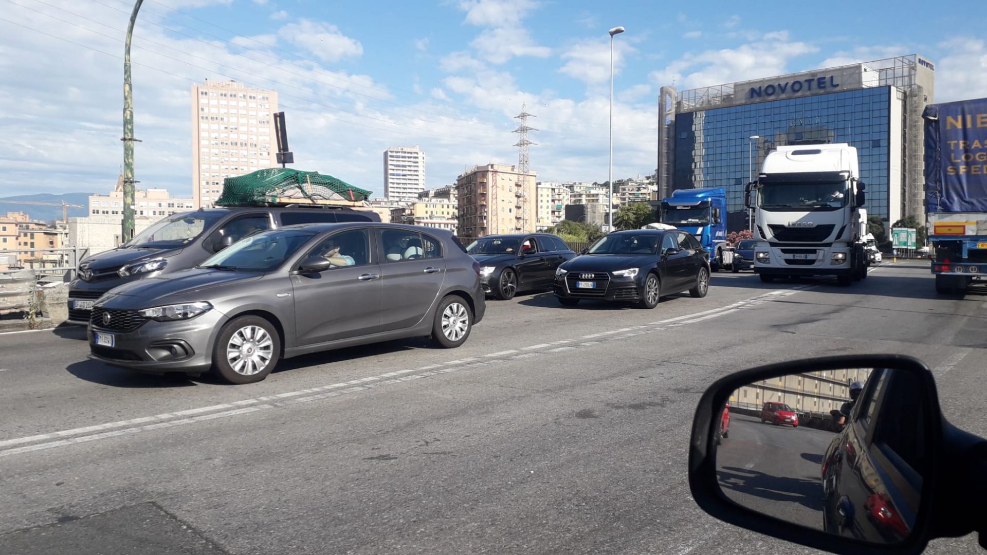 Genova, assalto ai traghetti: code anche in autostrada