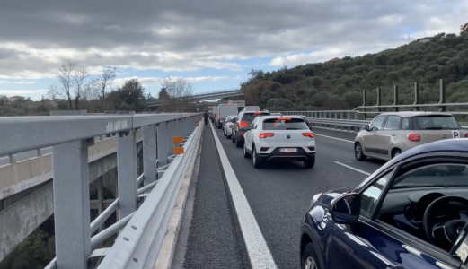 Genova est, grave uomo investito in autostrada: era sceso dall'auto in panne