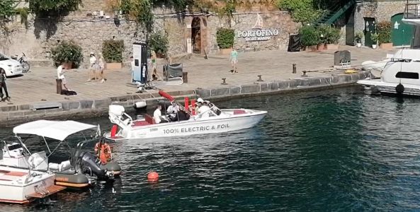 Portofino, ecco la colonnina per ricaricare le barche elettriche: è la prima in Liguria