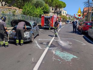 Bogliasco, sbanda e finisce fuori strada: donna ricoverata in codice rosso