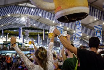Genova, dopo due anni di assenza torna l'Oktoberfest in piazza della Vittoria