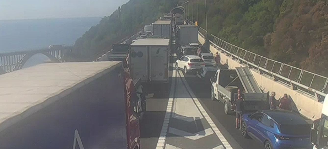 A10 Genova Pra': due motociclisti travolti da un'auto. Traffico bloccato nel Ponente