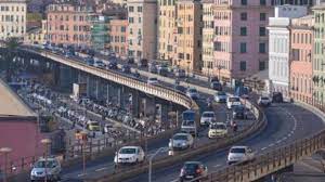 Genova, rallentamenti in Sopraelevata per lavori al'impianto di illuminazione