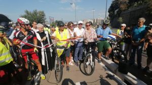 Genova, pista ciclabile di Corso Italia: un centinaio di appassionati per la pedalata inaugurale