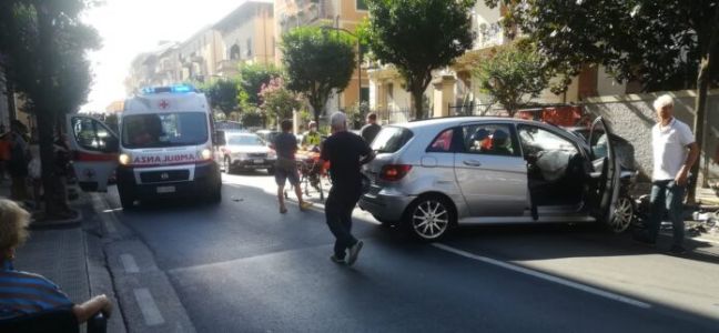 Chiavari, malore mortale al volante in pieno centro: travolge e uccide un ciclista