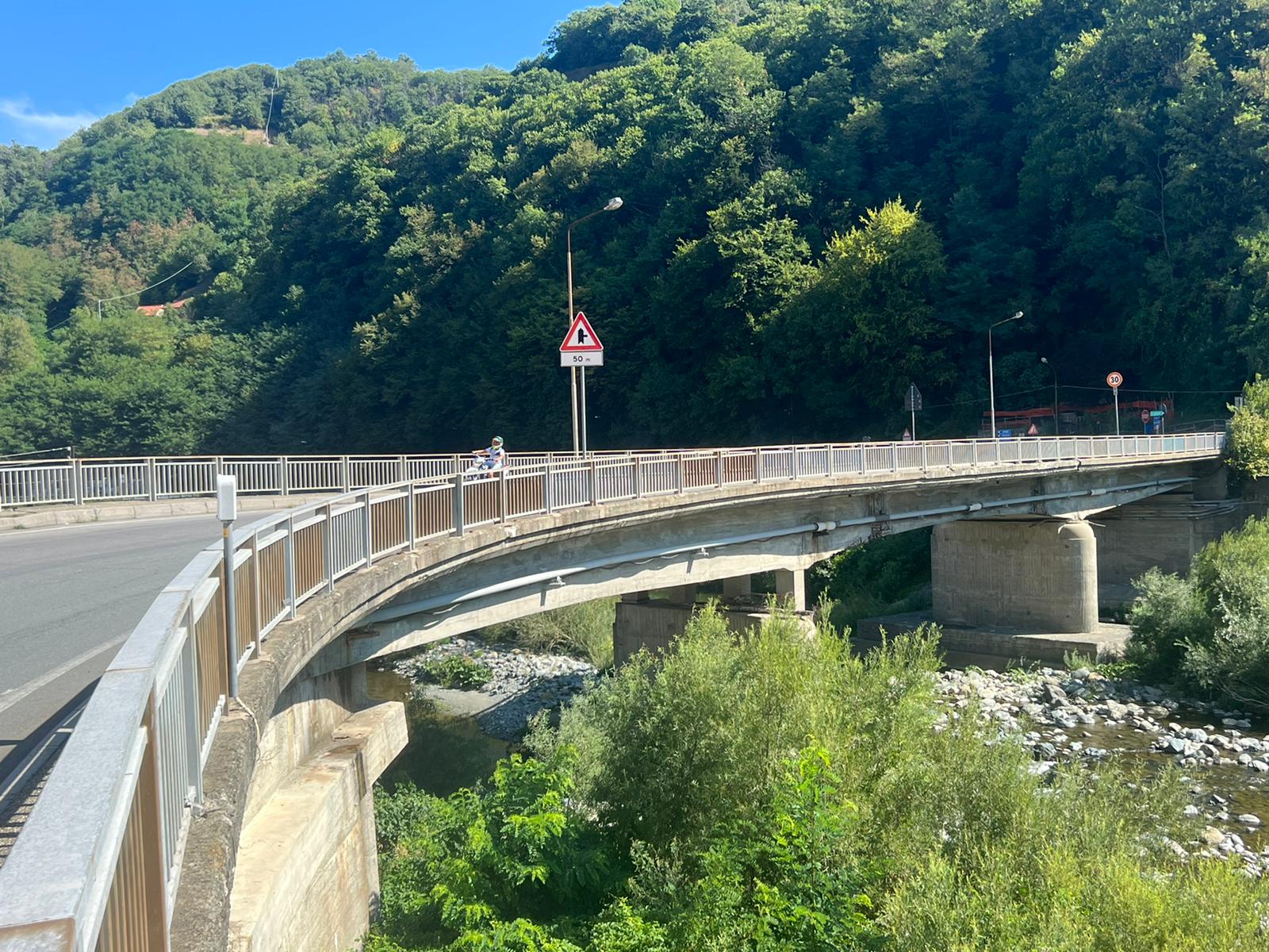 Campo Ligure, niente blocco dei mezzi sul ponte danneggiato: trovata una soluzione alternativa
