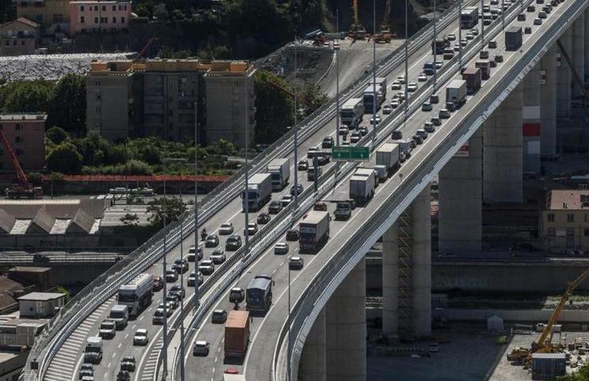 Genova, tamponamento fra tre auto e un furgone sul ponte San Giorgio: 2 chilometri di coda verso Genova