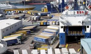 Porto di Genova, un'ora di sciopero per i lavoratori dei traghetti merci dopo l'incidente sulla Eurocargo Savona