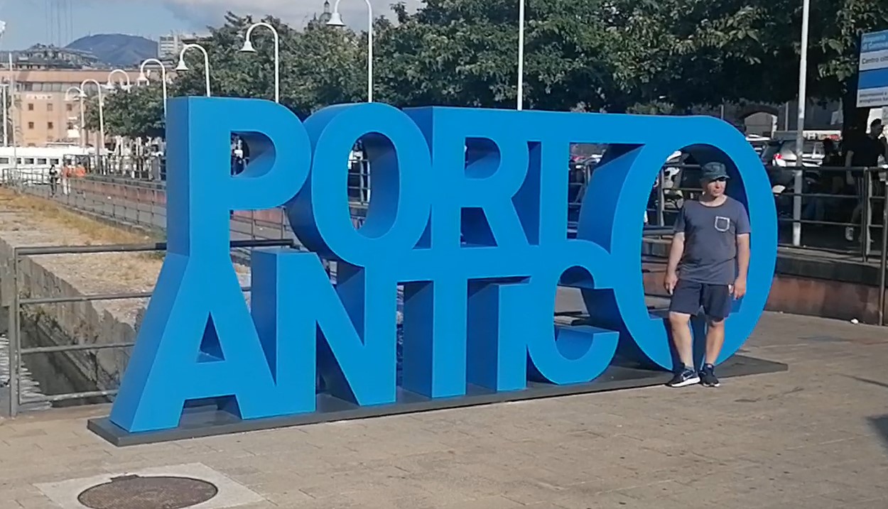 Porto Antico, un nuovo selfie point per festeggiare i trent'anni