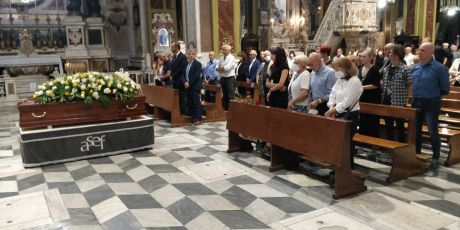 Genova, l'ultimo saluto a Franco Ardoino: in tanti a ricordare il noto ristoratore