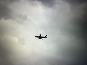 Maltempo e guai tecnici: paura all’alba sul volo Genova-Roma. Il video esclusivo