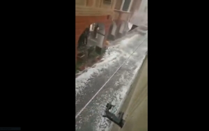 Maltempo in Liguria, a Lavagna via Dante “trasformata” in fiume. Ecco le immagini