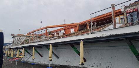 Maltempo nel Tigullio, tromba d'aria a Cavi di Lavagna scoperchia uno stabilimento balneare
